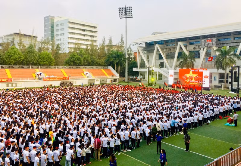 Không khí xem trận chung kết trên sân vận động TDTU