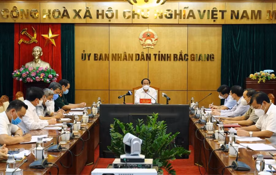 Quang cảnh buổi làm việc về công tác phòng chống dịch tại Bắc Giang chiều 30/5.