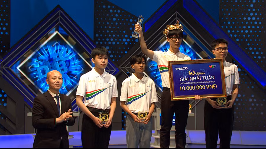 Chu Ngọc Quang Vinh giành vòng nguyệt quế .