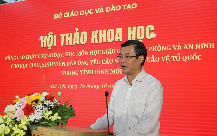 Thứ trưởng Bộ GD&amp;ĐT Nguyễn Văn Phúc phát biểu chỉ đạo tại Hội thảo.