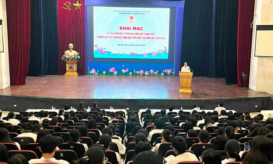 Quang cảnh lễ khai mạc. Quang cảnh lễ khai mạc.