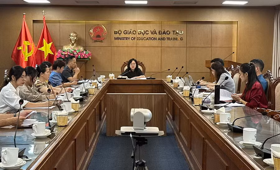 Quang cảnh cuộc họp.