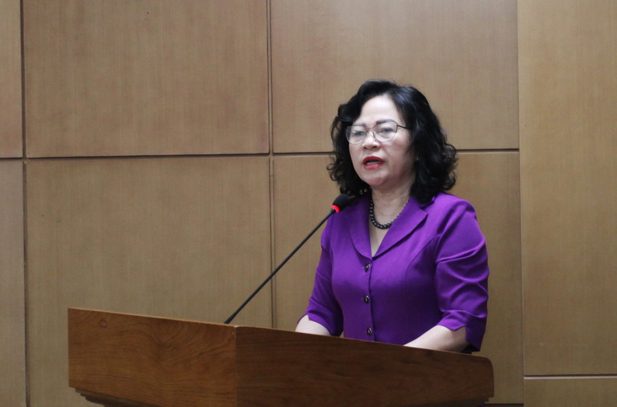 Thứ trưởng Ngô Thị Minh phát biểu khai mạc lớp tập huấn.