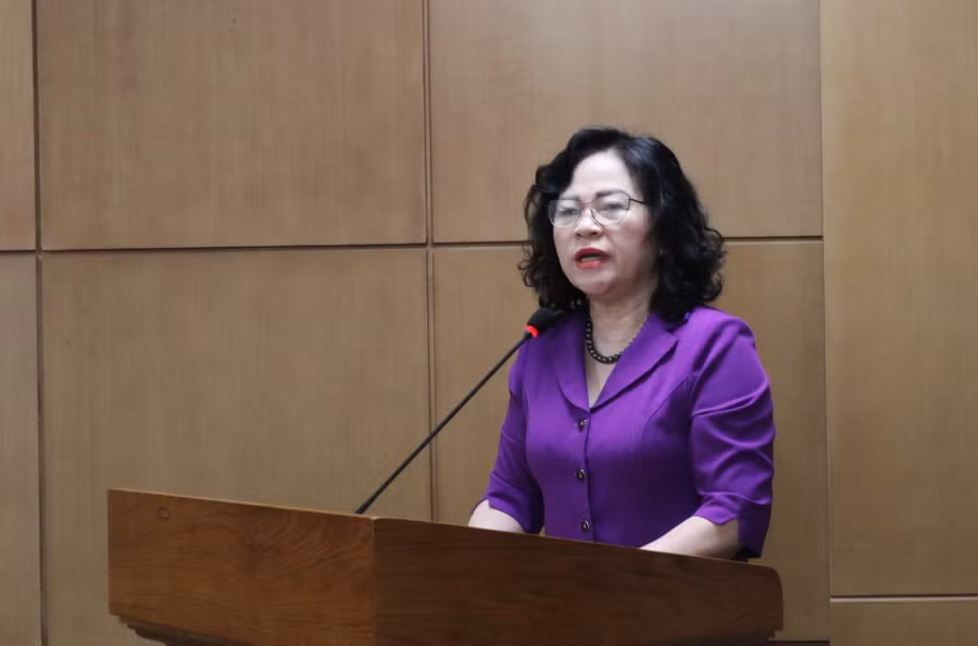 Thứ trưởng Ngô Thị Minh phát biểu khai mạc lớp tập huấn.