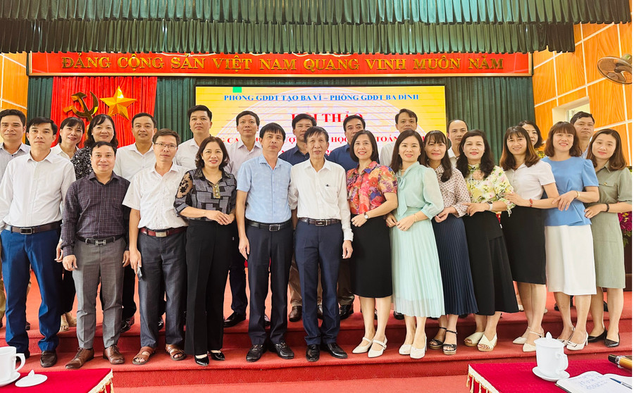 Giáo viên dự bồi dưỡng nâng cao chất lượng dạy học môn Toán.