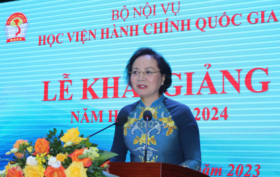 Bộ trưởng Bộ Nội vụ Phạm Thị Thanh Trà phát biểu tại lễ khai giảng. Bộ trưởng Bộ Nội vụ Phạm Thị Thanh Trà phát biểu tại lễ khai giảng.