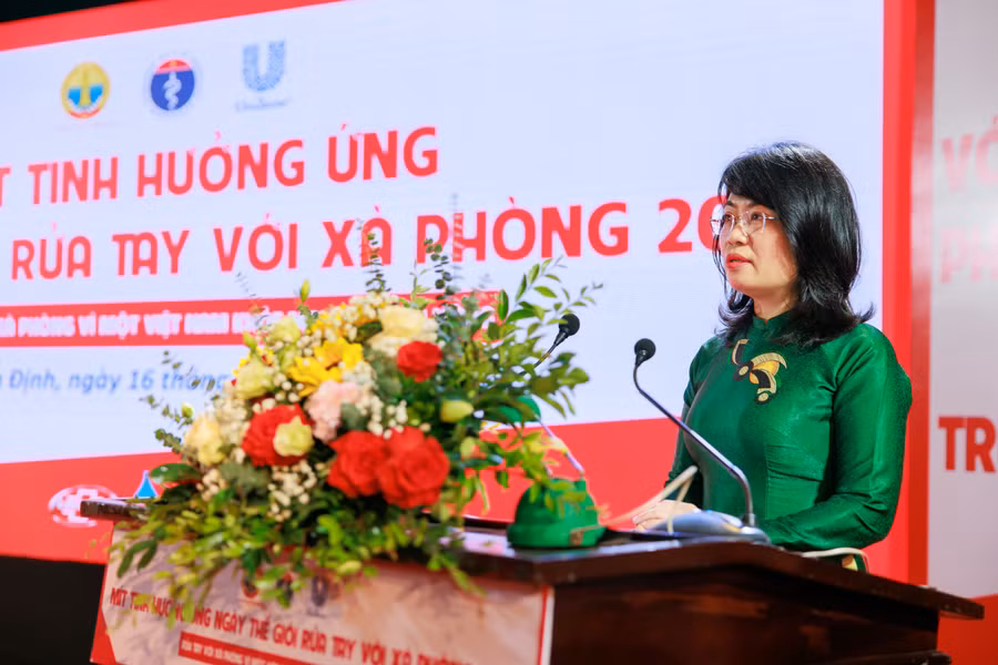 PGS. TS. Lương Mai Anh phát biểu tại Lễ mít tinh.