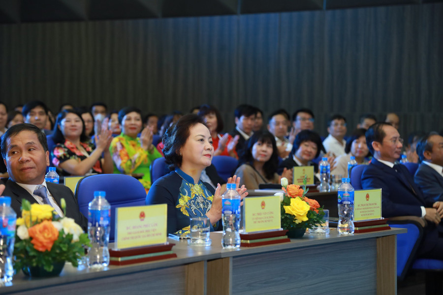 Đại biểu dự khai giảng năm học mới. Đại biểu dự khai giảng năm học mới.