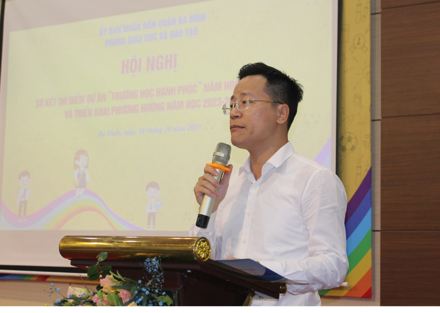 Ông Lê Đức Thuận - Trưởng phòng GD&ĐT quận Ba Đình đánh giá sơ kết 1 năm triển khai thí điểm dự án "Trường học hạnh phúc". Ông Lê Đức Thuận - Trưởng phòng GD&ĐT quận Ba Đình đánh giá sơ kết 1 năm triển khai thí điểm dự án "Trường học hạnh phúc".