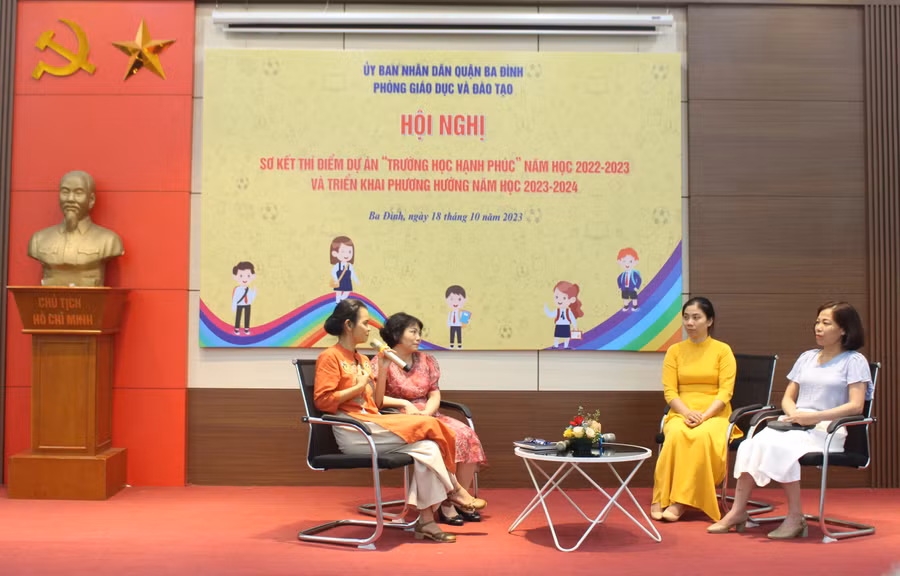 Giáo viên chia sẻ kinh nghiệm áp dụng dự án trường học hạnh phúc sau khi được tập huấn.