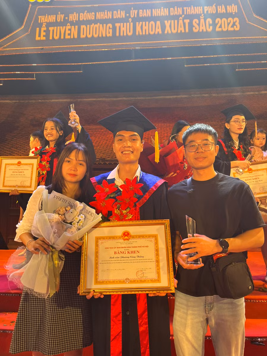 Phương Công Thắng hân hoan trong ngày vinh danh của UBND TP Hà Nội.