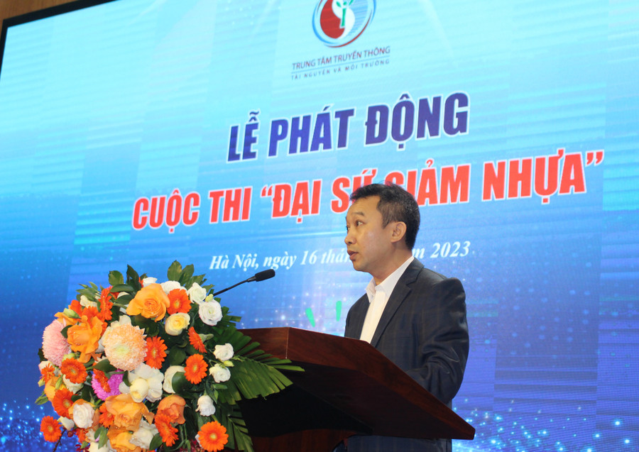 Ông Cao Minh Tuấn - Phó Giám đốc Trung tâm Truyền thông TN&MT phát biểu tại lễ phát động. Ông Cao Minh Tuấn - Phó Giám đốc Trung tâm Truyền thông TN&MT phát biểu tại lễ phát động.