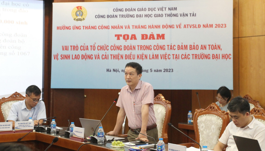 Đại biểu tham luận tại tọa đàm. Đại biểu tham luận tại tọa đàm.