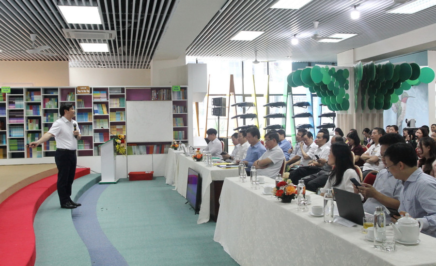 Vụ trưởng Vụ Giáo dục tiểu học Thái Văn Tài hướng dẫn thực hiện giáo dục STEM. Vụ trưởng Vụ Giáo dục tiểu học Thái Văn Tài hướng dẫn thực hiện giáo dục STEM.
