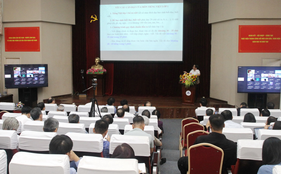 Lãnh đạo các Vụ Cục chức năng của Bộ GD&ĐT trình bày nội dung tập huấn. Lãnh đạo các Vụ Cục chức năng của Bộ GD&ĐT trình bày nội dung tập huấn.