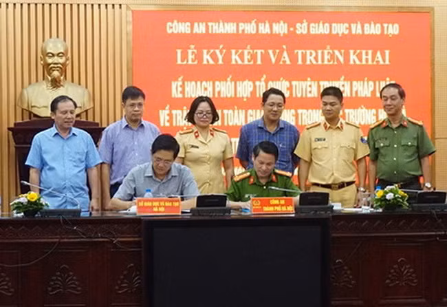 Lễ kí kết giữa Sở GD&ĐT và Công an TP Hà Nội