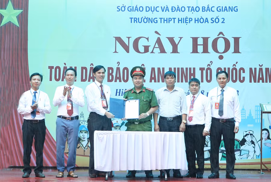 Trường THPT Hiệp Hòa số 2 và Công an thị trấn Bắc Lý ký kết phối hợp đảm bảo ANTT.