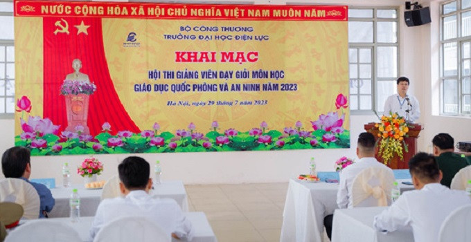 TS. Dương Trung Kiên, Phó hiệu trưởng trường Đại học Điện lực phát biểu khai mạc Hội thi. TS. Dương Trung Kiên, Phó hiệu trưởng trường Đại học Điện lực phát biểu khai mạc Hội thi.