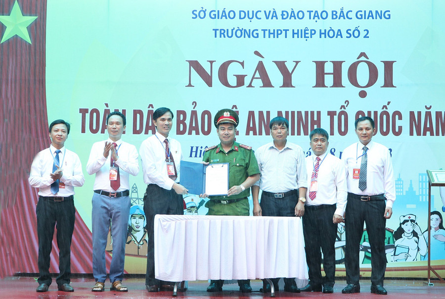 Trường THPT Hiệp Hòa số 2 và Công an thị trấn Bắc Lý ký kết phối hợp đảm bảo ANTT.