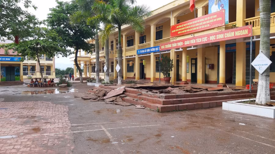 Mưa lũ gây thiệt hại cho trường học ở huyện Lục Ngạn.