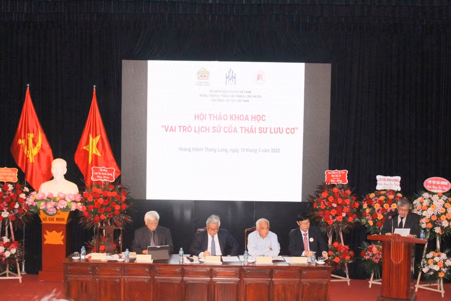 Các đại biểu chủ trì, và phát biểu tham luận tại Hội thảo.