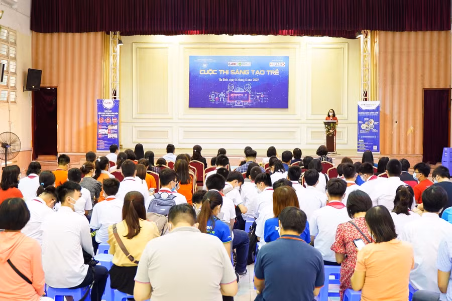 Quang cảnh BTC thông tin về Cuộc thi sáng tạo trẻ.