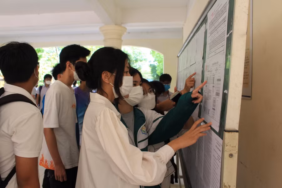 Thí sinh dự thi lớp 10 THPT năm học 2022 -2023 tại điểm thi trường THPT Hàn Thuyên.