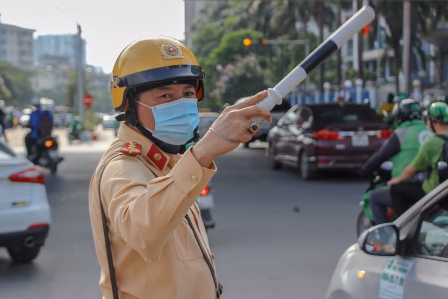 Lực lượng CSGT túc trực đảm bảo giao thông phục vụ kỳ thi.