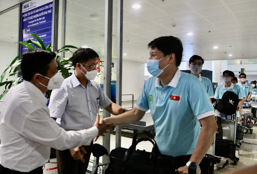 Lãnh đạo Cục Quản lý chất lượng đón đoàn tại sân bay Nội Bài Lãnh đạo Cục Quản lý chất lượng đón đoàn tại sân bay Nội Bài