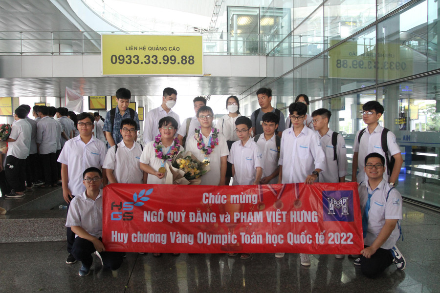 Thầy cô, bạn bè chúc mừng thành tích của các học sinh Thầy cô, bạn bè chúc mừng thành tích của các học sinh
