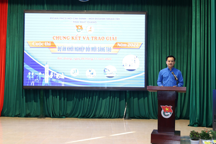 Phó Bí thư Tỉnh đoàn Bắc Giang - Bùi Văn Hoàng phát biểu khai mạc Vòng Chung kết Cuộc thi. Phó Bí thư Tỉnh đoàn Bắc Giang - Bùi Văn Hoàng phát biểu khai mạc Vòng Chung kết Cuộc thi.