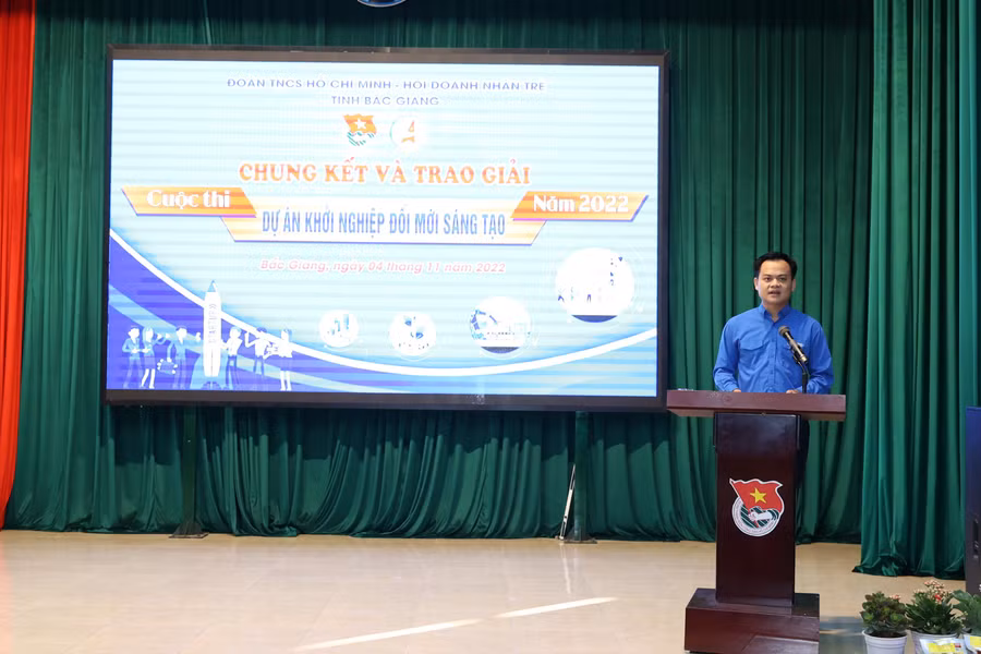 Phó Bí thư Tỉnh đoàn Bắc Giang - Bùi Văn Hoàng phát biểu khai mạc Vòng Chung kết Cuộc thi.