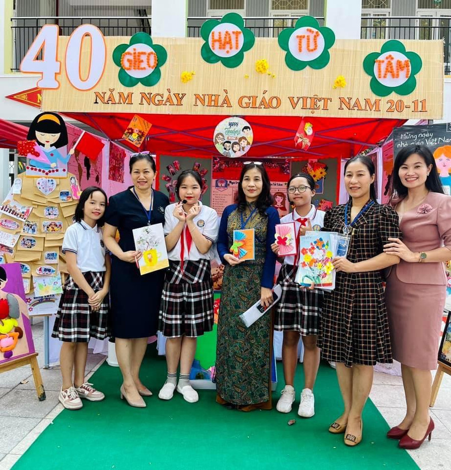 Ngày hội Giao lưu- Trải nghiệm- Sáng tạo nằm trong chuỗi các hoạt động kỷ niệm 40 năm ngày Nhà giáo Việt Nam. Ngày hội Giao lưu- Trải nghiệm- Sáng tạo nằm trong chuỗi các hoạt động kỷ niệm 40 năm ngày Nhà giáo Việt Nam.