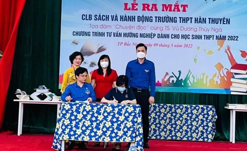 Ra mắt CLB Sách và hành động Trường THPT Hàn Thuyên và Chương trình tư vấn hướng nghiệp cho học sinh nhà trường. Ra mắt CLB Sách và hành động Trường THPT Hàn Thuyên và Chương trình tư vấn hướng nghiệp cho học sinh nhà trường.