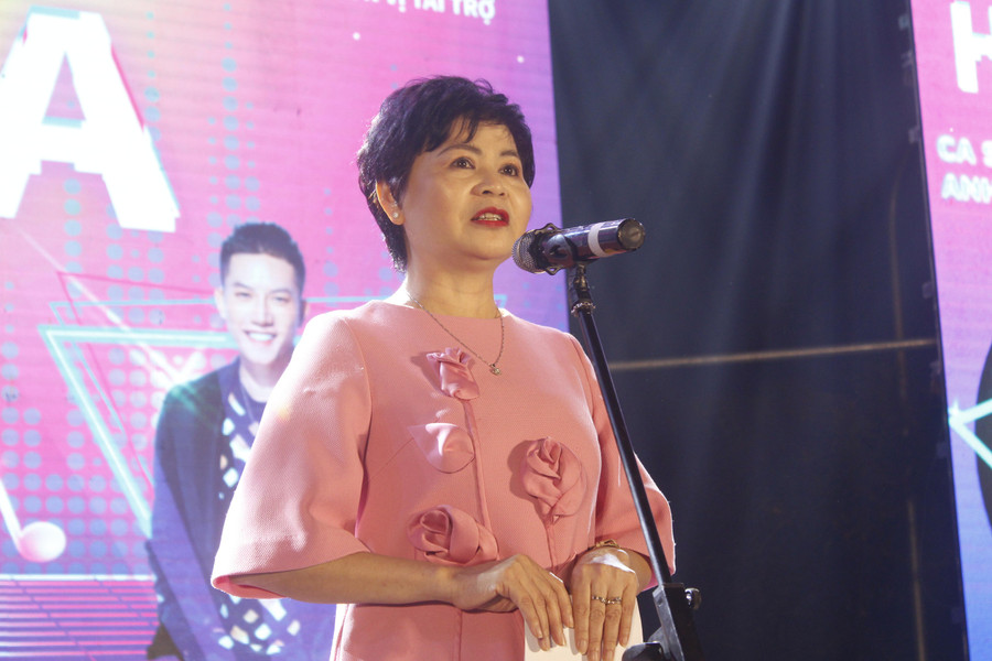 TS.Lê Thanh Huyền - Phó Hiệu trưởng Trường Đại học Nội vụ Hà Nội chia sẻ với sinh viên tại Đại nhạc hội.