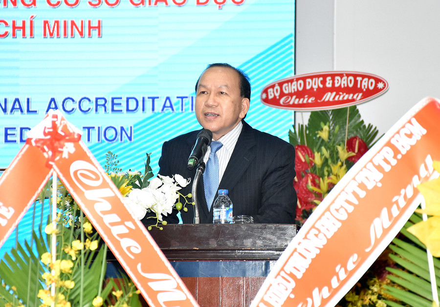 TS Hà Hữu Phúc - Giám đốc Cơ quan đại diện Bộ GD&ĐT tại TPHCM - phát biểu tại buổi lễ TS Hà Hữu Phúc - Giám đốc Cơ quan đại diện Bộ GD&ĐT tại TPHCM - phát biểu tại buổi lễ