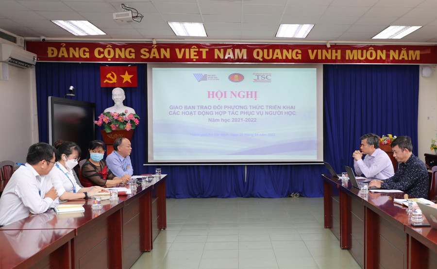 Quang cảnh buổi làm việc