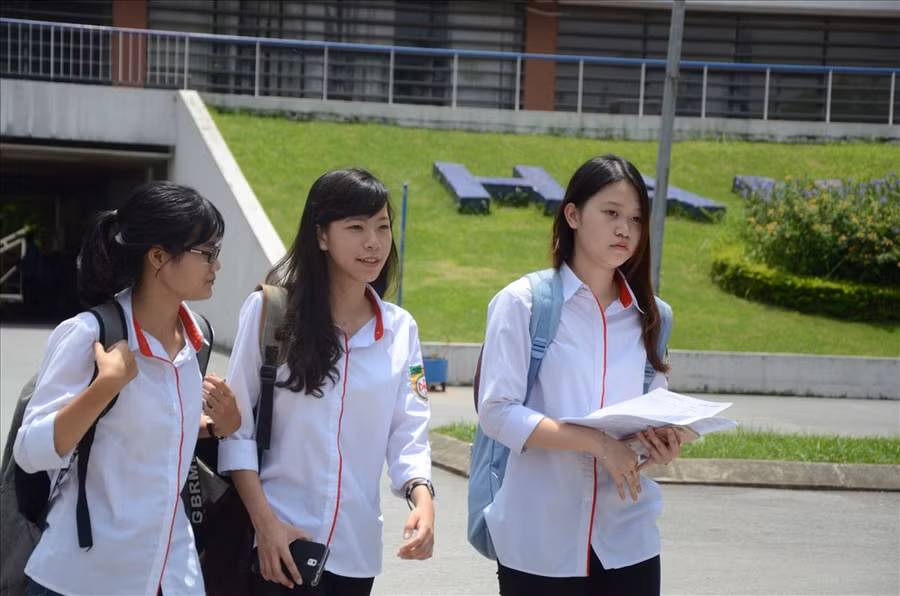 Hà Nội công bố điểm chuẩn chương trình song bằng tại 2 trường chuyên