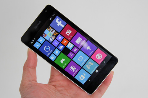 Smartphone như Lumia 535 của Microsoft màn hình lớn, khả năng xử lý mượt mà trong tầm giá phù hợp đại đa số người dùng.