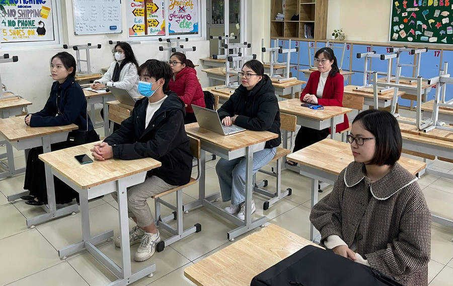 Giáo viên Trường THCS Lê Quý Đôn (quận Long Biên) tham dự hội thảo tập huấn giới thiệu sách giáo khoa lớp 9. Giáo viên Trường THCS Lê Quý Đôn (quận Long Biên) tham dự hội thảo tập huấn giới thiệu sách giáo khoa lớp 9.