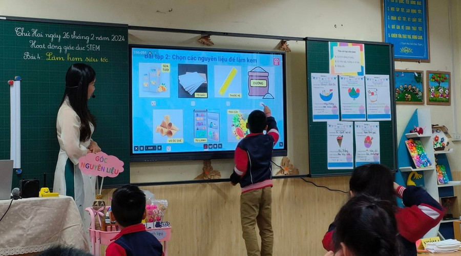 Học sinh được hướng dẫn đề xuất ý tưởng, khuyến khích thực hành và làm nhiều sản phẩm sáng tạo. Học sinh được hướng dẫn đề xuất ý tưởng, khuyến khích thực hành và làm nhiều sản phẩm sáng tạo.