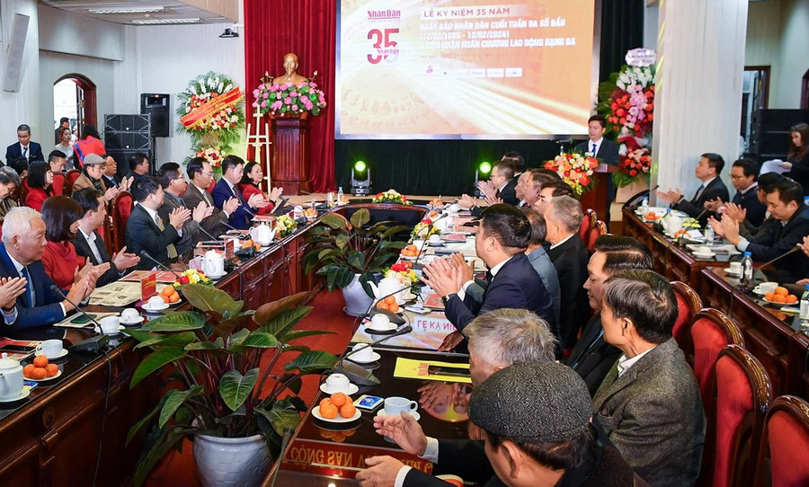 Quang cảnh lễ kỷ niệm. Quang cảnh lễ kỷ niệm.