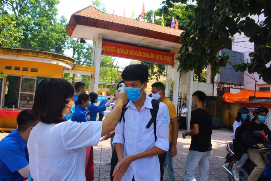 Thí sinh thực hiện tốt công tác phòng, chống dịch bệnh Covid-19. 