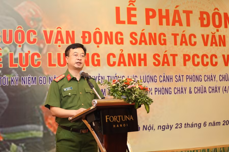 Đại tá Bùi Quang Việt, Phó Cục trưởng Cục Cảnh sát PCCC và CNCH phát biểu tại lễ phát động.