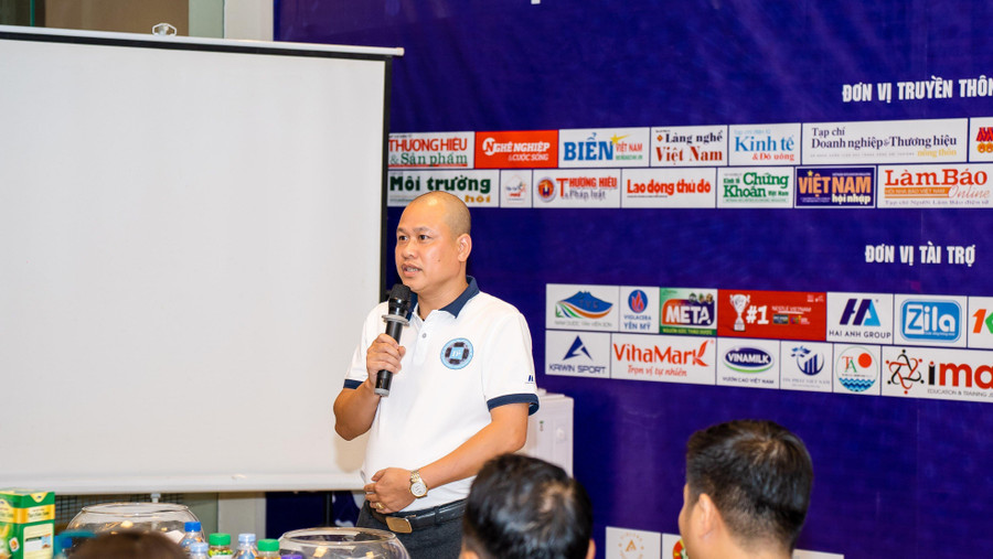 Nhà báo Nguyễn Nam Thắng, Trưởng ban Tổ chức Giải bóng đá "Báo chí đồng hành cùng Doanh nghiệp" lần thứ IV - 2022 phát biểu. Nhà báo Nguyễn Nam Thắng, Trưởng ban Tổ chức Giải bóng đá "Báo chí đồng hành cùng Doanh nghiệp" lần thứ IV - 2022 phát biểu.
