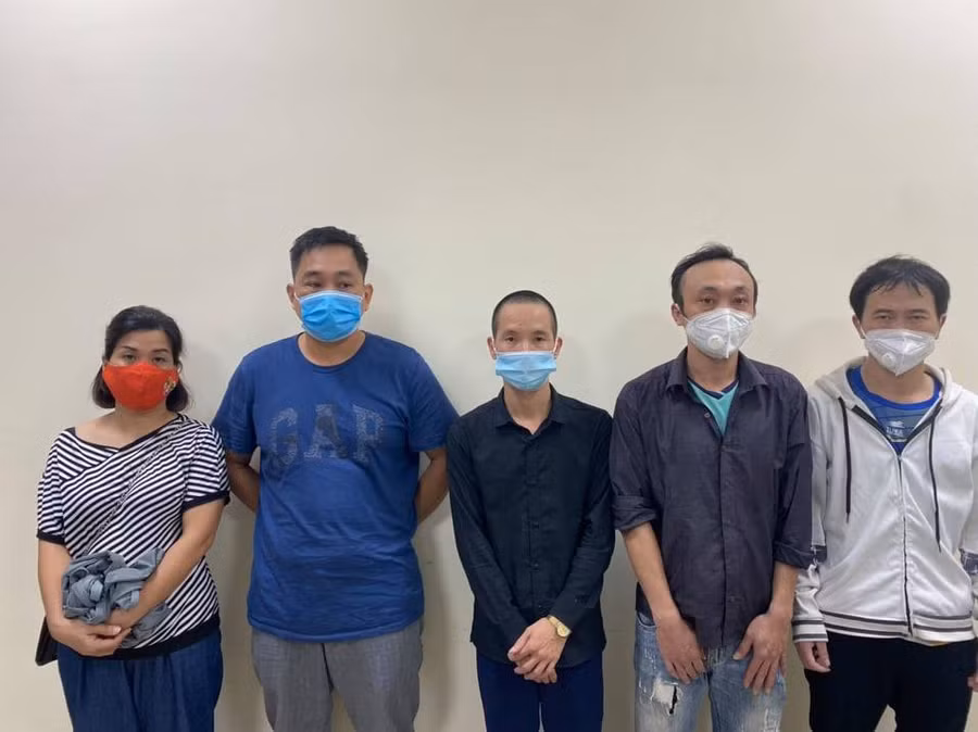 Các đối tượng sử dụng giấy đi đường giả để qua chốt kiểm dịch.