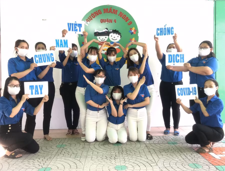 Giáo viên Trường Mầm non 9 (Quận 4, TPHCM) thể hiện quyết tâm vượt qua đại dịch Covid-19.