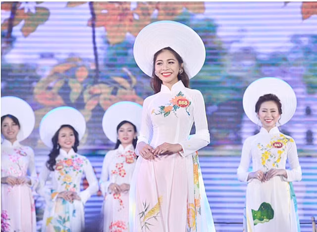 Trò chuyện với cô Hoa khôi sinh viên Hà Nội năm 2016