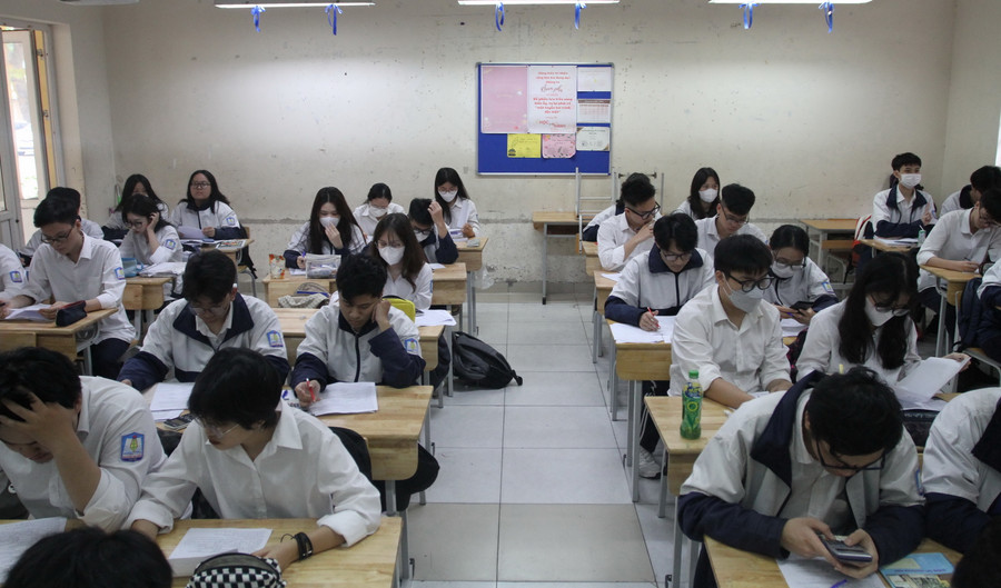 Học sinh Trường THPT Nguyễn Gia Thiều trong thời gian ôn thi tốt nghiệp THPT năm 2023.