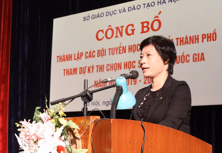 Cô Lê Thị Oanh phát biểu tại buổi lễ